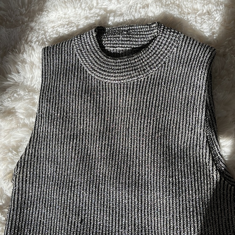 Halter top - Picture 2 of 3
